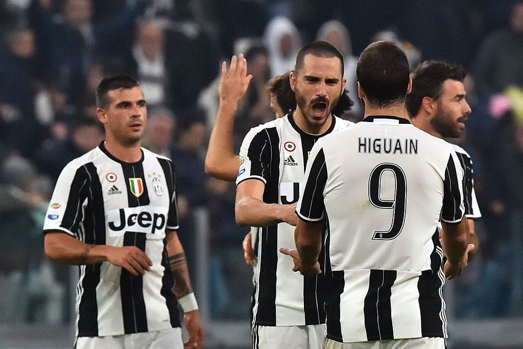 Higuain e Bonucci con la maglia della Juventus